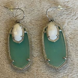 Kendra Scott Emmy Earrings Silver/Calcedony & White